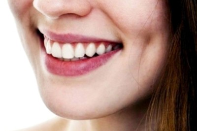 Vì sao con người có má lúm đồng tiền?