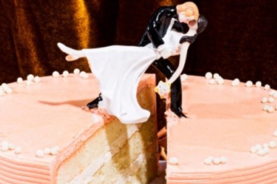 Tâm lý học chỉ ra 5 giai đoạn đầy thử thách trong hôn nhân, giai đoạn 4 là khó vượt qua nhất!