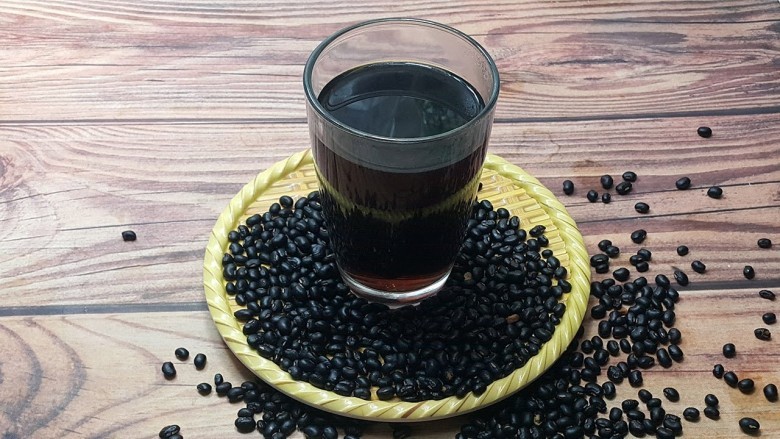 Hướng dẫn cách chế biến nước đậu đen rang