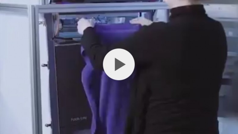 Máy gấp quần áo tự động