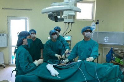 Phát hiện ung thư trực tràng sau nhiều ngày đau bụng, sụt cân