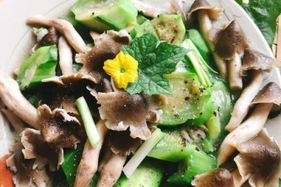 Món ăn chay bổ dưỡng từ Nấm mối xào mướp