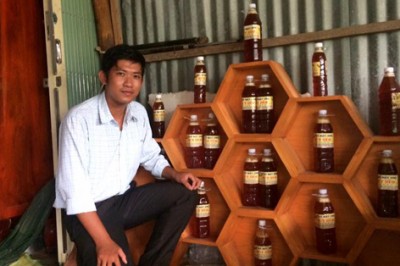 Thanh niên 9X nuôi ong ngoại giữa rừng tràm Đồng Tháp Mười