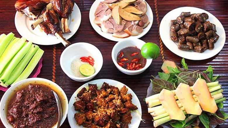 Hà Nội: Tuyên truyền để người dân từ bỏ thói quen ăn thịt chó, mèo