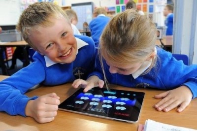 Những trường mầm non Nhật Bản cho trẻ hạ bút màu, cầm iPad