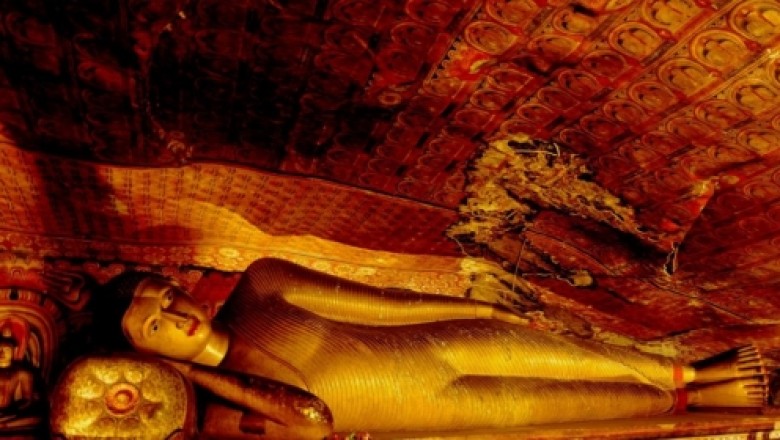 Nằm ngủ cát tường như Phật Tổ Như Lai để tu hành và trường thọ