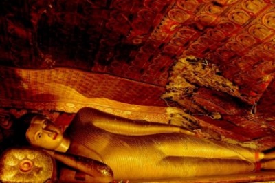 Nằm ngủ cát tường như Phật Tổ Như Lai để tu hành và trường thọ