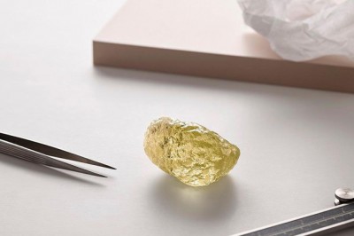 Đào được viên kim cương màu vàng 552 carat siêu hiếm từ trước đến nay