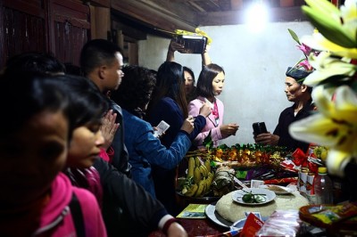 Người Phật tử đã quy y thọ ngũ giới rồi, tại sao còn tin vào bói toán?