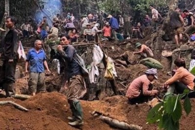 Cả nghìn người đổ lên rừng tìm đá quý ở Yên Bái