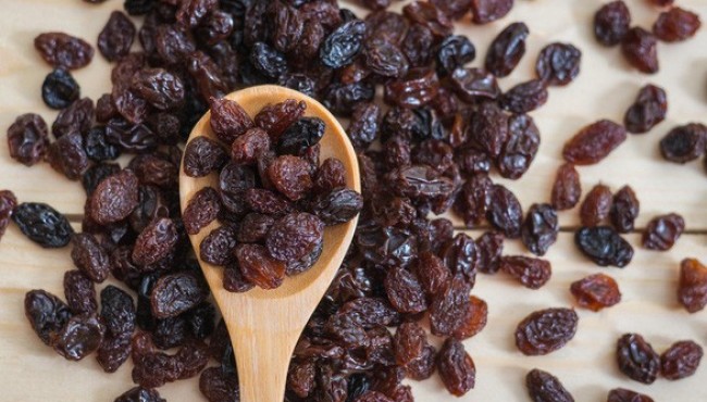 Nho khô có tác dụng gì, vì sao chúng ta nên ăn nho khô?