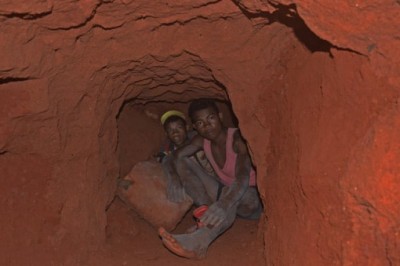 Hiện thực tàn khốc đằng sau những viên đá quý phong thuỷ và trị liệu: Những sinh mạng bị đánh đổi và sự bất công không lối thoát