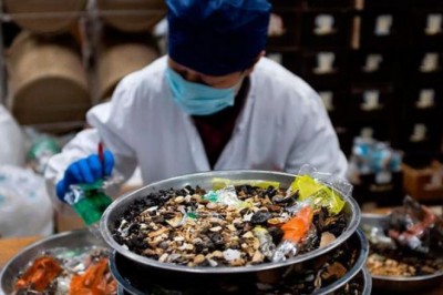 Thuốc thảo dược Trung Quốc cháy hàng vì thông tin ức chế được virus Corona mới