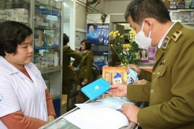 1.220 nhà thuốc bị phạt vì tăng giá khẩu trang y tế