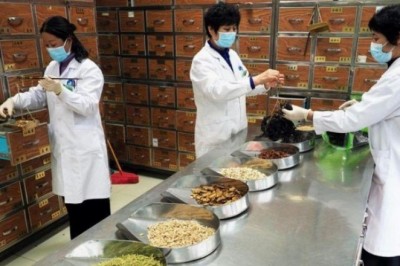 Trung Quốc dùng đông y chữa trị cho hàng chục ngàn bệnh nhân nhiễm Covid-19
