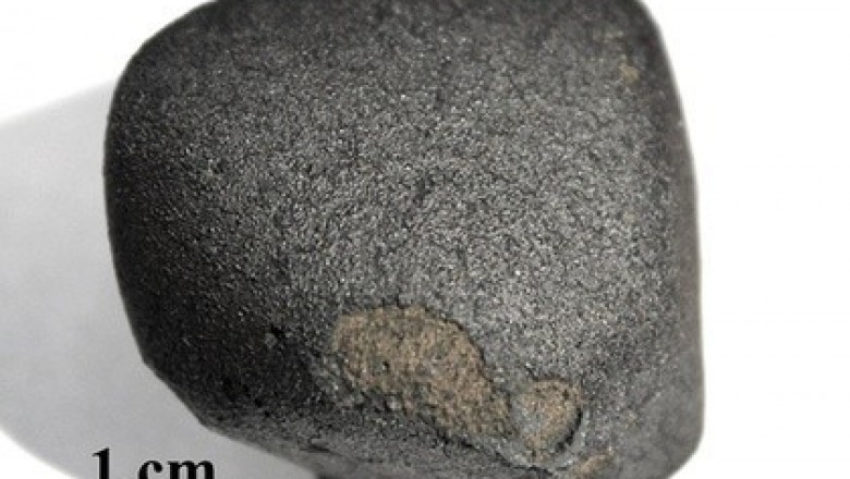 Thiên thạch cổ xưa rơi trúng vườn nhà dân