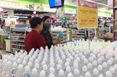 Nước rửa tay khô giảm giá mạnh, hàng về tràn khắp siêu thị