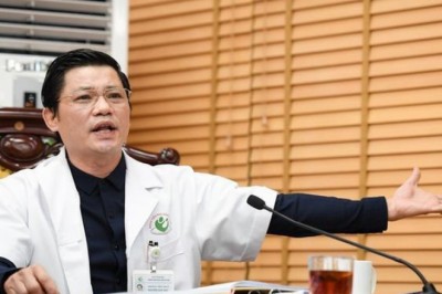 Bác sĩ BV Phụ sản HN nhận phong bì sẽ bị đình chỉ, chụp ảnh dán tường