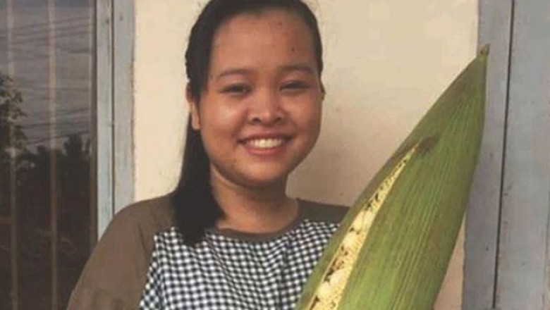 Cô gái Khmer khởi nghiệp với hoa dừa