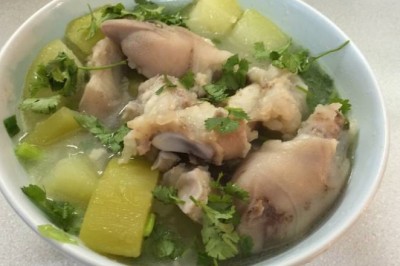 Có nên ăn móng giò thường xuyên để tiết sữa?