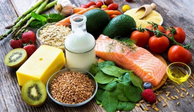 Điểm danh 9 loại thực phẩm giúp tóc chắc khỏe, giảm gãy rụng an toàn và hiệu quả