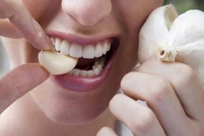 Ăn tỏi sống và tỏi đã chín có tác dụng, tác hại gì?