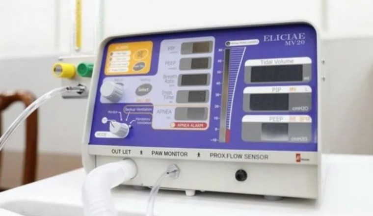 Chuyển 100 máy thở hỗ trợ nước bạn Lào chống dịch COVID-19