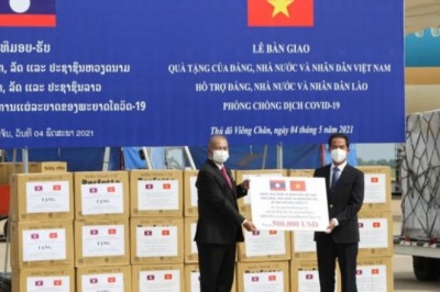 Việt Nam là quốc gia đầu tiên hỗ trợ Lào đối phó với sự bùng phát của dịch Covid-19