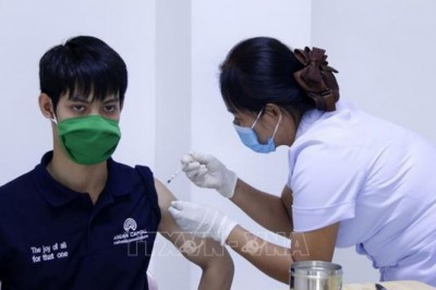 Lào cấp chứng nhận tiêm chủng vaccine cho người muốn xuất cảnh