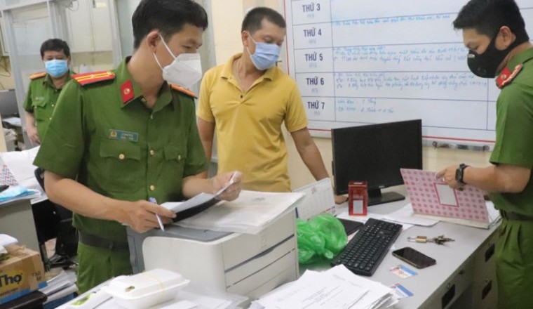 Bị bắt vì thu tiền người tiêm vaccine Covid-19
