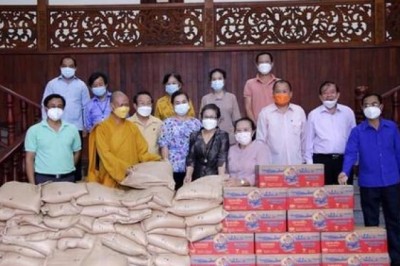 Chư tăng ni, Phật tử Việt Nam tại Lào cùng dân sở tại chống dịch