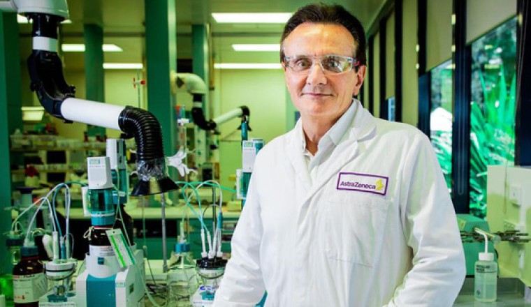 Người đứng sau quyết định từ chối núi USD để mang vắc xin Covid-19 phủ khắp thế giới