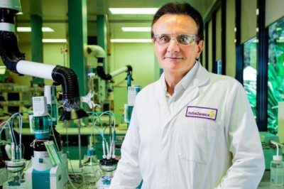 Người đứng sau quyết định từ chối núi USD để mang vắc xin Covid-19 phủ khắp thế giới