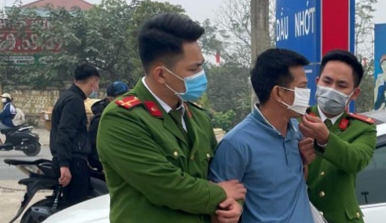 Bắt quả tang đối tượng vận chuyển trái phép cá thể rắn hổ mang chúa