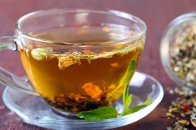 Cách dùng trà thảo dược hỗ trợ giảm triệu chứng COVID