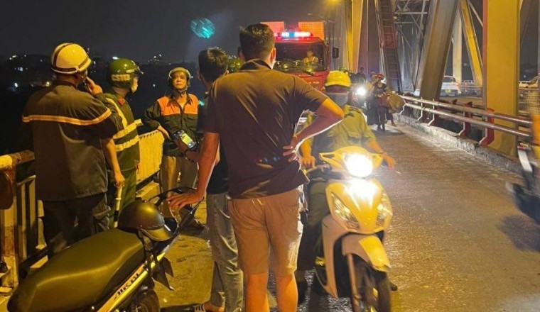 Để lại giấy tờ tùy thân, nam thanh niên nhảy cầu Chương Dương