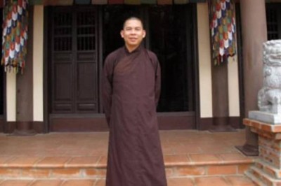 Cách mọi chức vụ trong Giáo hội Phật giáo của tu sĩ có hành vi tà dâm ở chùa Biện Sơn