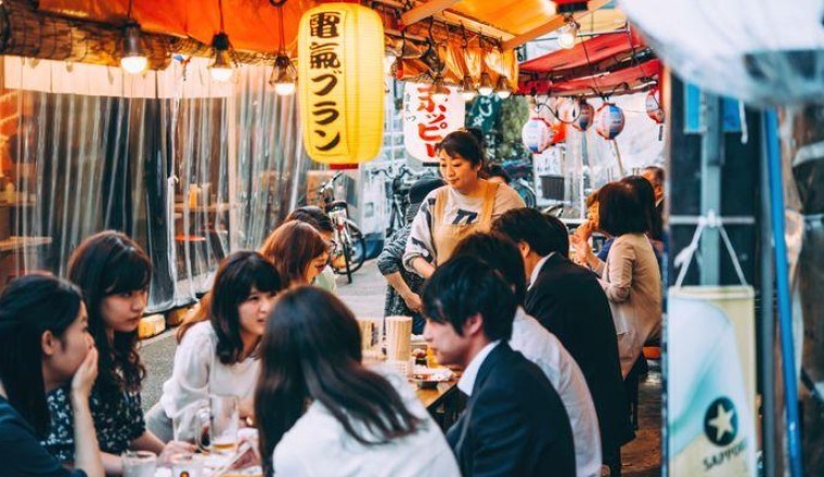 Nhật Bản khuyến khích người dân uống nhiều rượu hơn