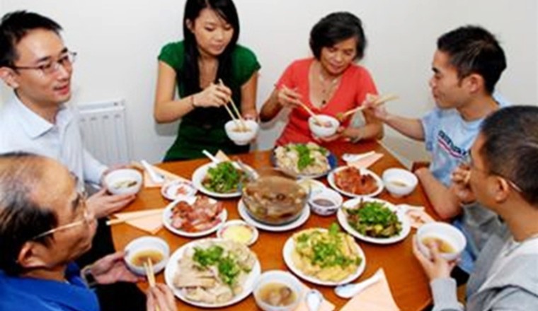 Tính cách con người thể hiện trong bữa ăn