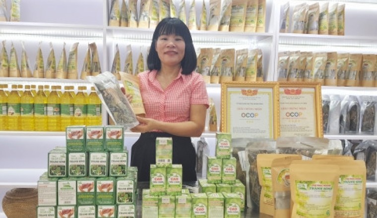 Cô gái bỏ việc nhà nước để gây dựng thương hiệu dược liệu Cự Nẫm