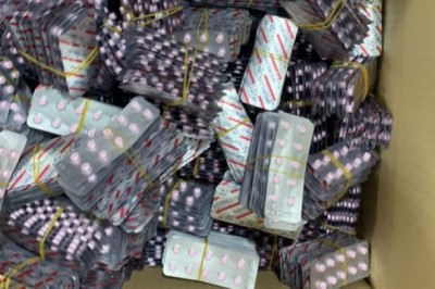 Nóng: Phát hiện cơ sở sản xuất thuốc giả, trái phép 'khủng' ở ngoại thành Hà Nội