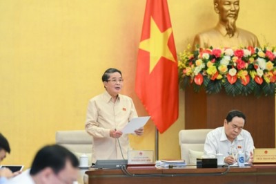 Đồng ý trình Quốc hội xem xét tăng lương cơ sở, phụ cấp nghề y