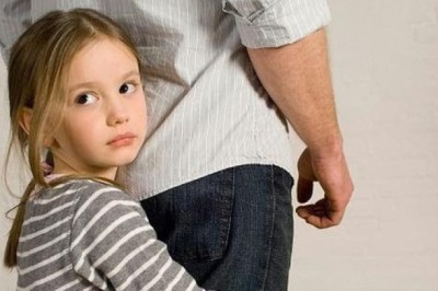 3 câu nhiều cha mẹ hay nói khiến con nhút nhát, thiếu tự tin