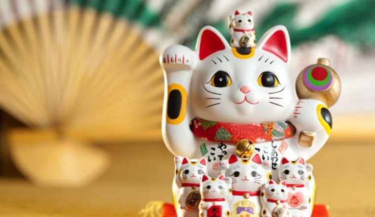 Mèo thần tài May Mắn Phong thuỷ Maneki Neko Nhật Bản cho năm 2023