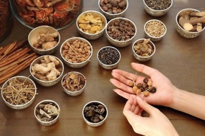 Bài thuốc chữa Tâm Thận Bất Giao là tình trạng rối loạn giữa tạng tâm và tạng thận, là nguyên nhân dẫn tới một số chứng bệnh như mất ngủ, loạn nhịp tim, hay quên, di tinh.