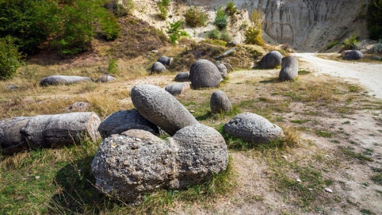 Bí ẩn loại đá kỳ lạ ở Romania: Sinh trưởng như cơ thể sống