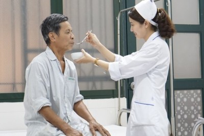 Y sĩ có được cấp giấy phép hành nghề?