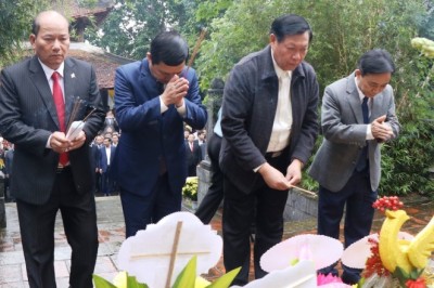 Dâng hương tưởng niệm Đại danh y Hải Thượng Lãn Ông Lê Hữu Trác