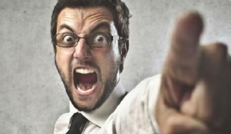 Người vô dụng nhìn thoáng qua là biết, đa số có 4 tật xấu này: Cả đời chẳng làm được việc lớn, sự nghiệp mãi tụt lùi