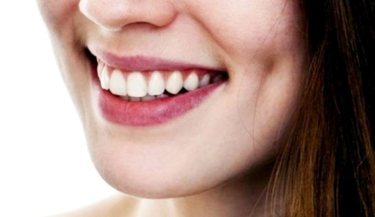 Vì sao con người có má lúm đồng tiền?